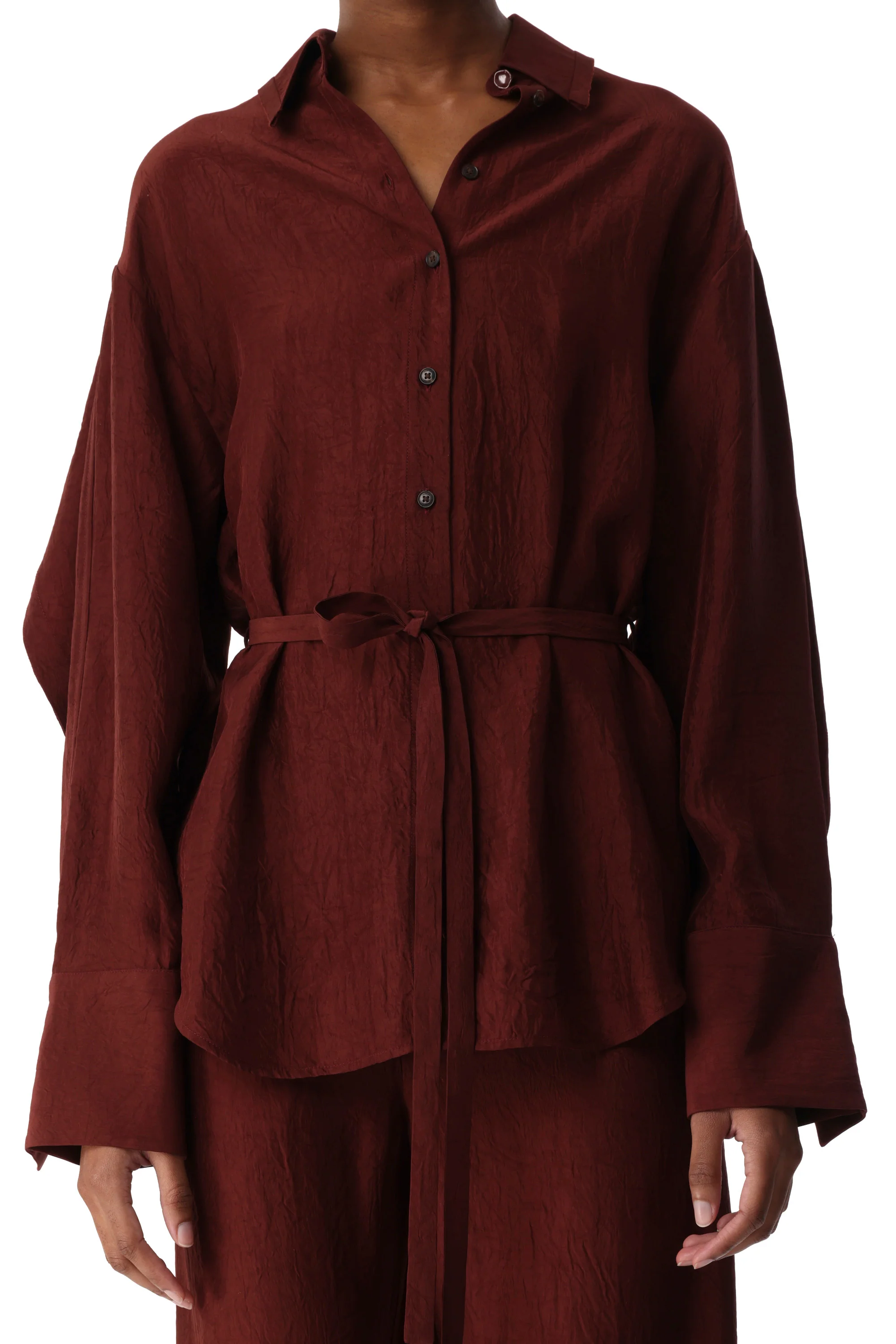 BELTED CRINKLED SATIN OVERSIZE BUTTON-UP - Image 4